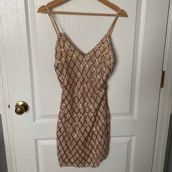 Dresses & Skirts - NEVER WORN NWT Rose Gold Dress